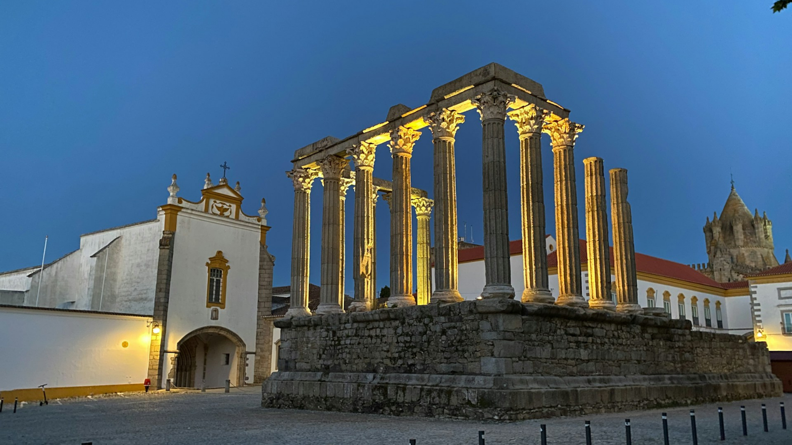 Évora